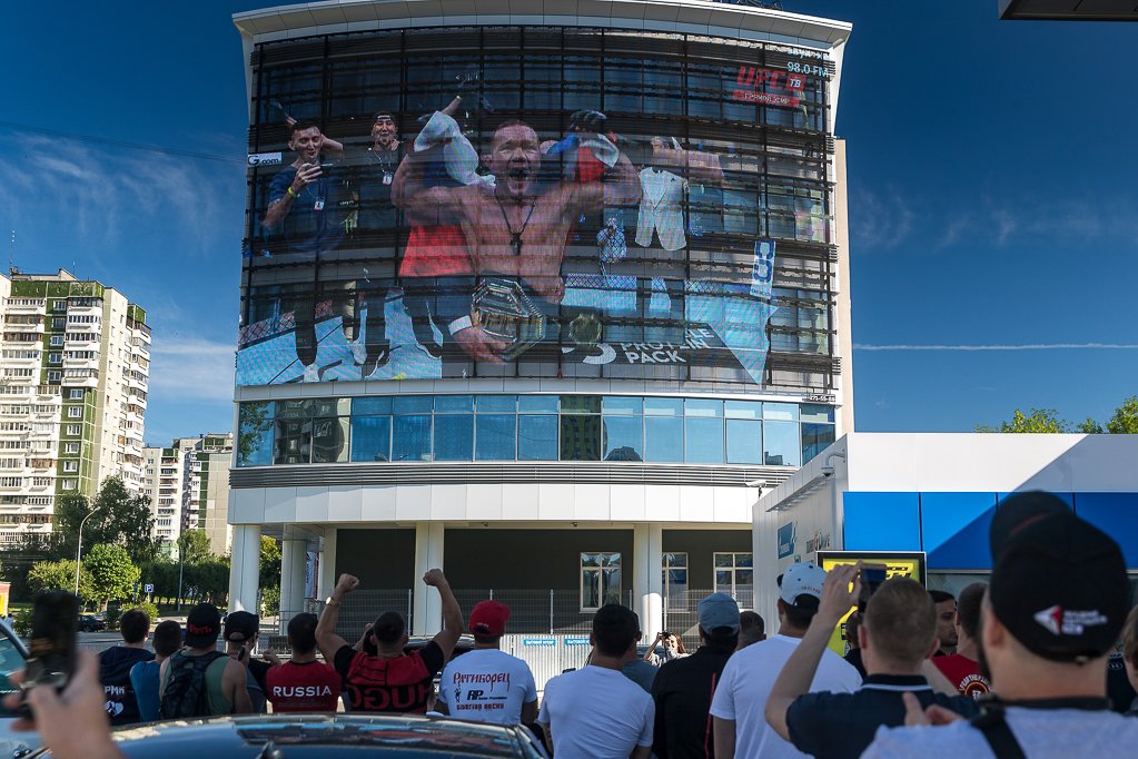 Новый День: В России новый чемпион UFC – это боец из Екатеринбурга Петр Ян