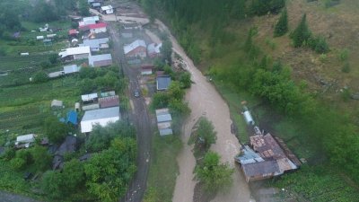 Глава МЧС России Зиничев прибыл в Нижние Серги, пострадавшие от наводнения