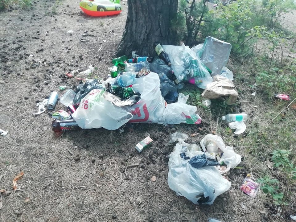 Новый День: За три недели жары уральцы навалили тонны мусора на берега водоемов. Кому убирать – рассуждают мусорщики, общественники и чиновники (ФОТО)