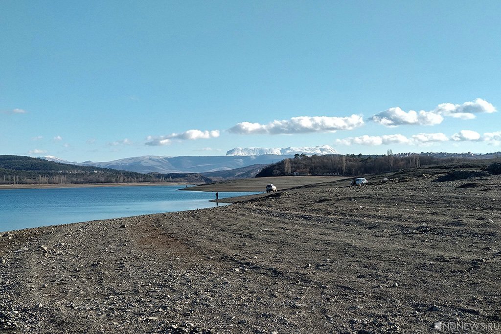 Новый День: Хроника засухи: как отступала вода в Симферопольском водохранилище (ФОТО)