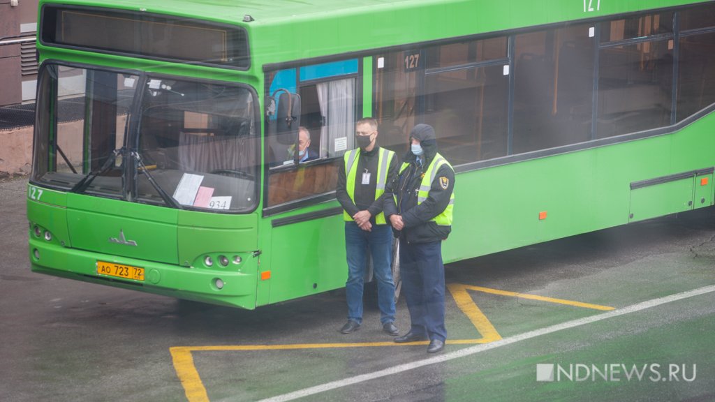 Новый День: В Кольцово объяснили, почему пассажиров стали реже выпускать из самолетов через телетрапы (ФОТО)