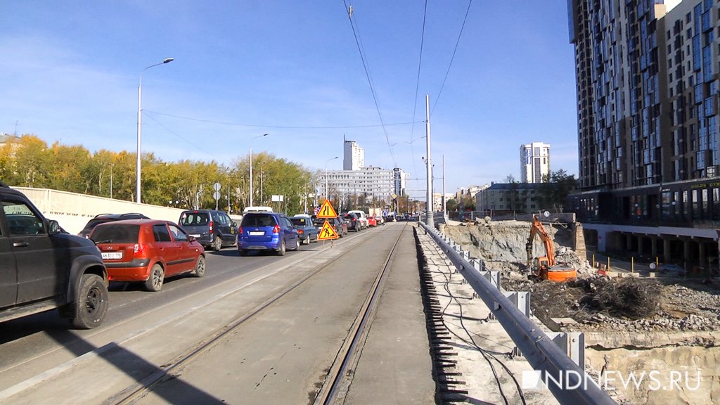 Новый День: Стоять в пробке на Макаровском мосту автомобилистам придется до июля (ФОТО)