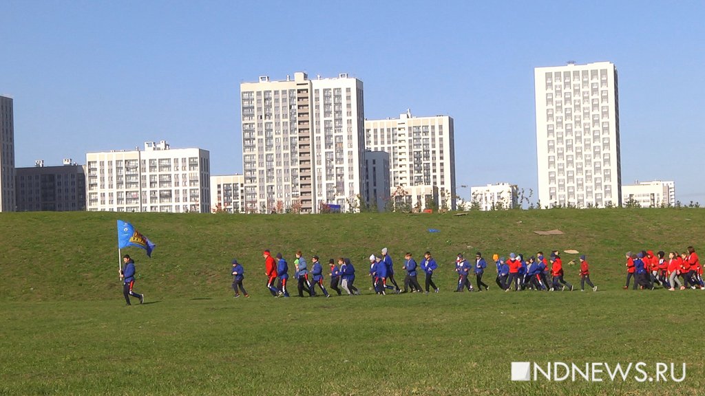 Новый День: Самбисты устроили флешмоб и забег в честь 11-летия самого молодого района Екатеринбурга (ФОТО, ВИДЕО)