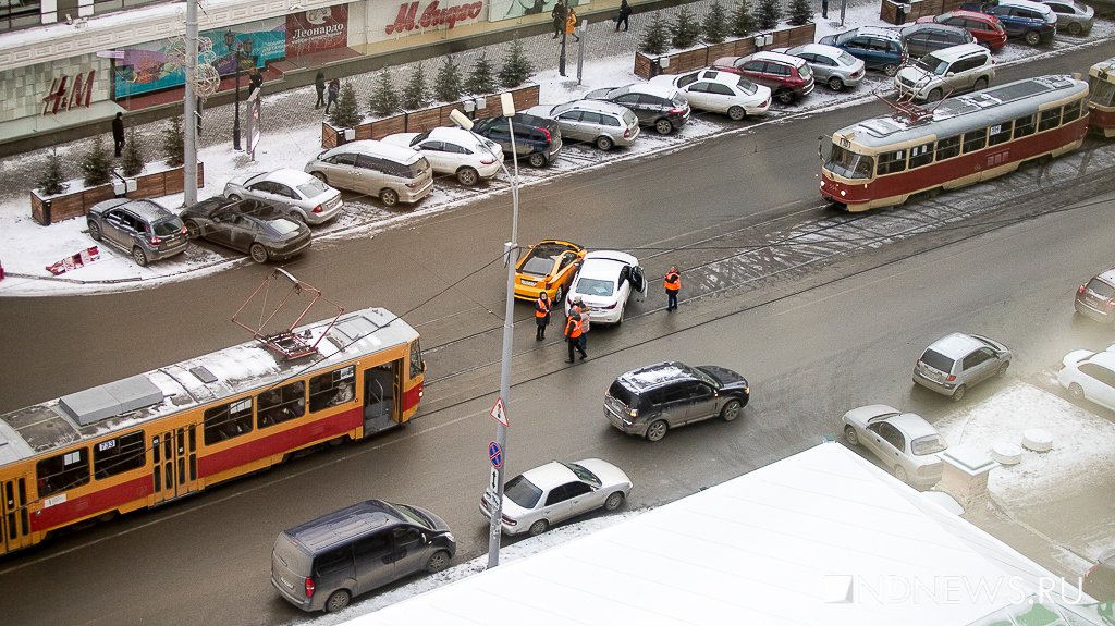 В Екатеринбурге трамваи чаще всего простаивают из-за ДТП на путях