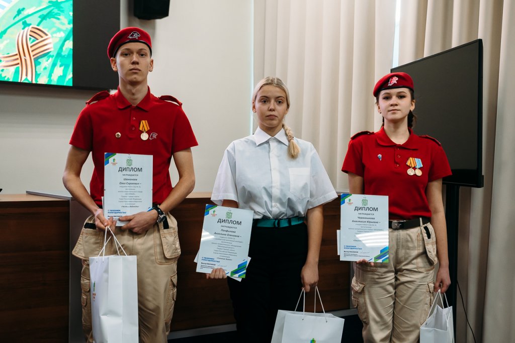 Новый День: В Екатеринбурге юнармейцам и юным патриотам впервые вручили премию имени Героя России (ФОТО)