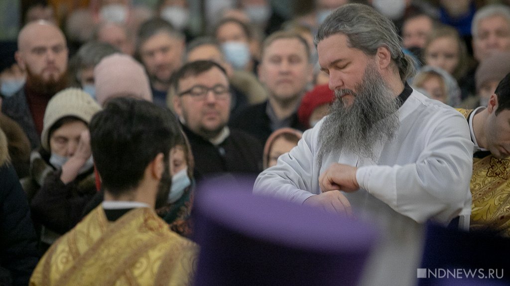 Новый День: В Храме-на-Крови провели службу бывший и будущий митрополиты (ФОТО)