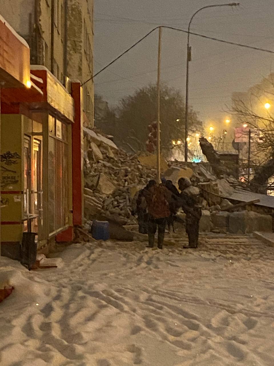 Новый День: Прокуратура и полиция проводят проверку после обрушения стены здания ПРОМЭКТа