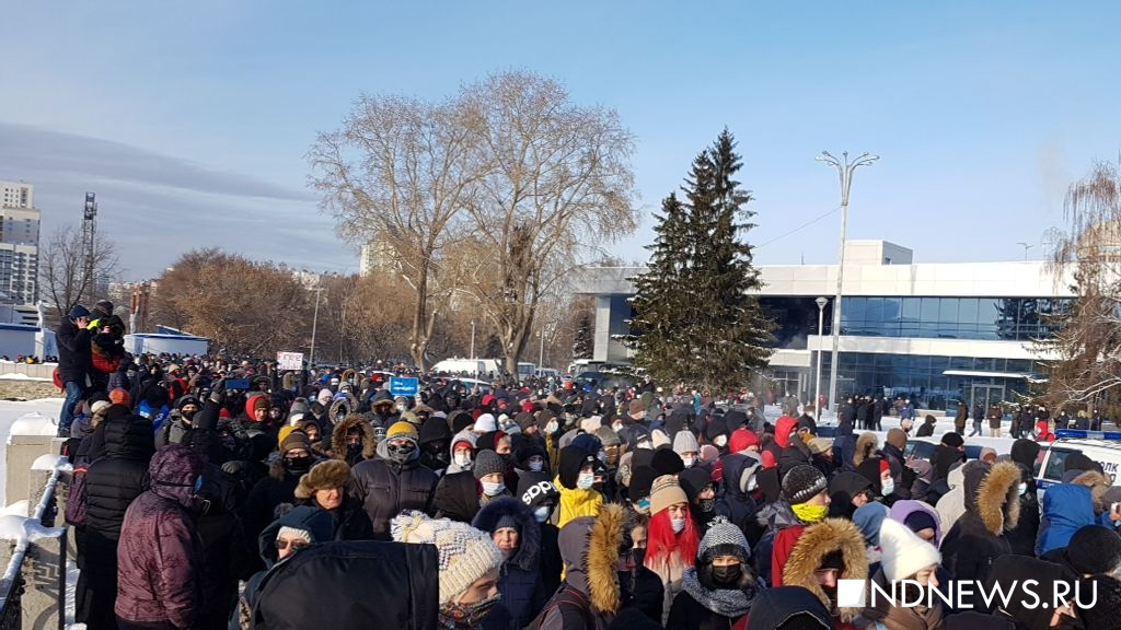 Новый День: В Екатеринбурге началось шествие в защиту Навального (ФОТО)