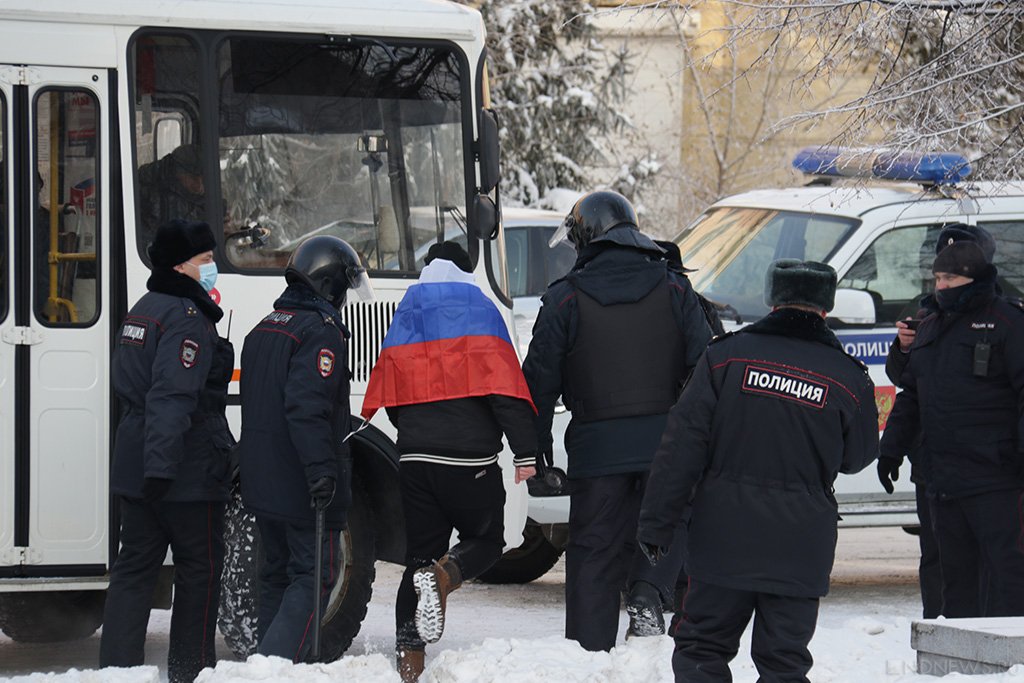 Аресты и штрафы: суды наказали почти 1,3 тыс. человек за протесты из-за Навального