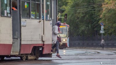 Водители челябинских трамваев гоняют пассажиров между остановками