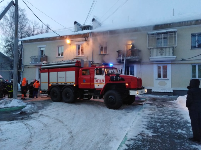 Новый День: На Уралмаше четверо детей пострадали на пожаре (ФОТО)