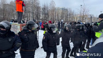 В Екатеринбурге началось шествие оппозиционеров в окружении полиции (ФОТО)