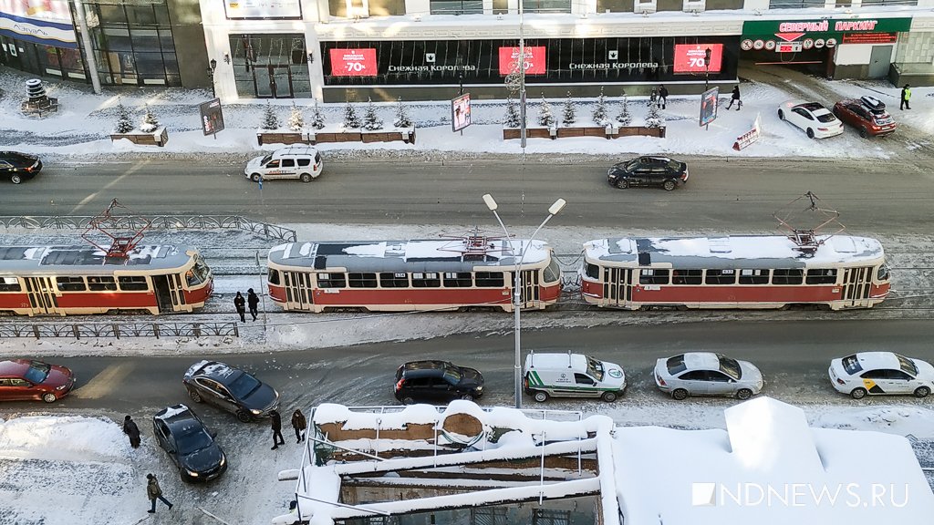 Новый День: На Радищева на трамвайных рельсах столкнулись несколько иномарок (ФОТО)