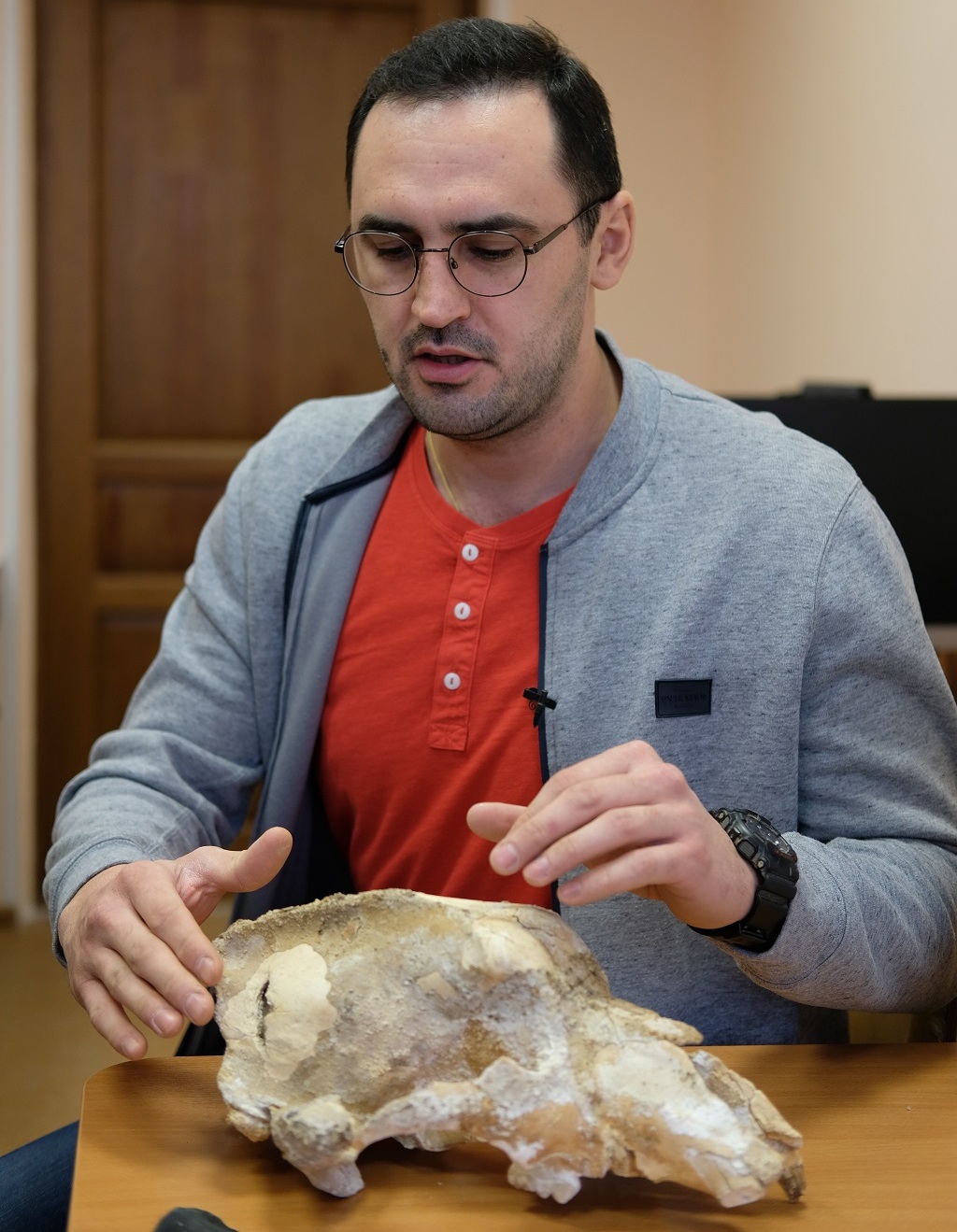 Новый День: Палеонтологи нашли доказательства охоты неандертальцев на малого пещерного медведя (ФОТО)