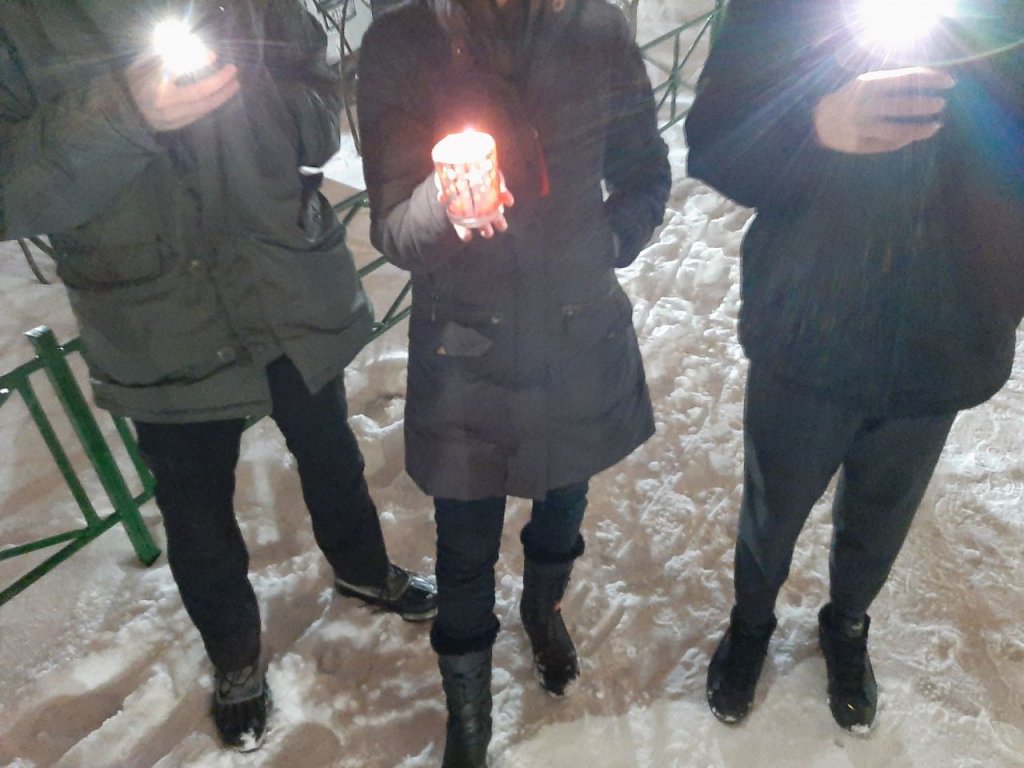 Новый День: Челябинцы приняли участие во всероссийском флешмобе Любовь сильнее страха (ФОТО)