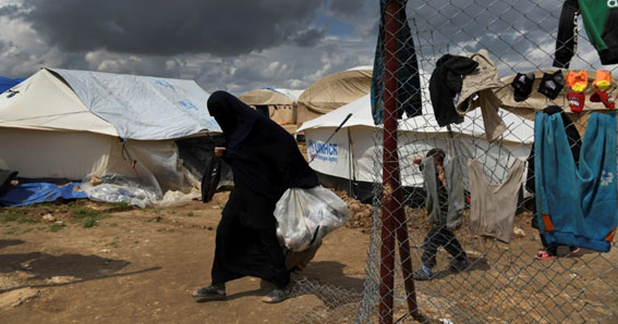 Новый День: Лагерь для беженцев Аль-Хол на востоке Сирии перешел под контроль ИГИЛ*