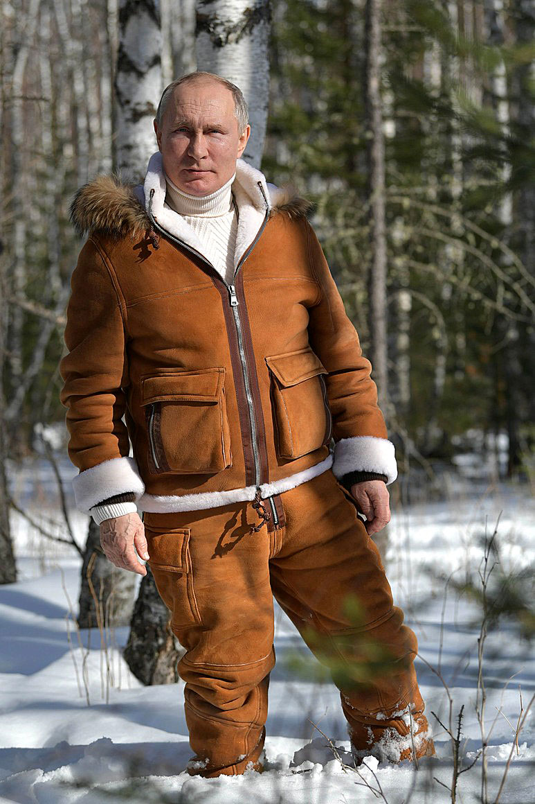 Новый День: Охотничий костюм Путина оценили в 150 тысяч рублей