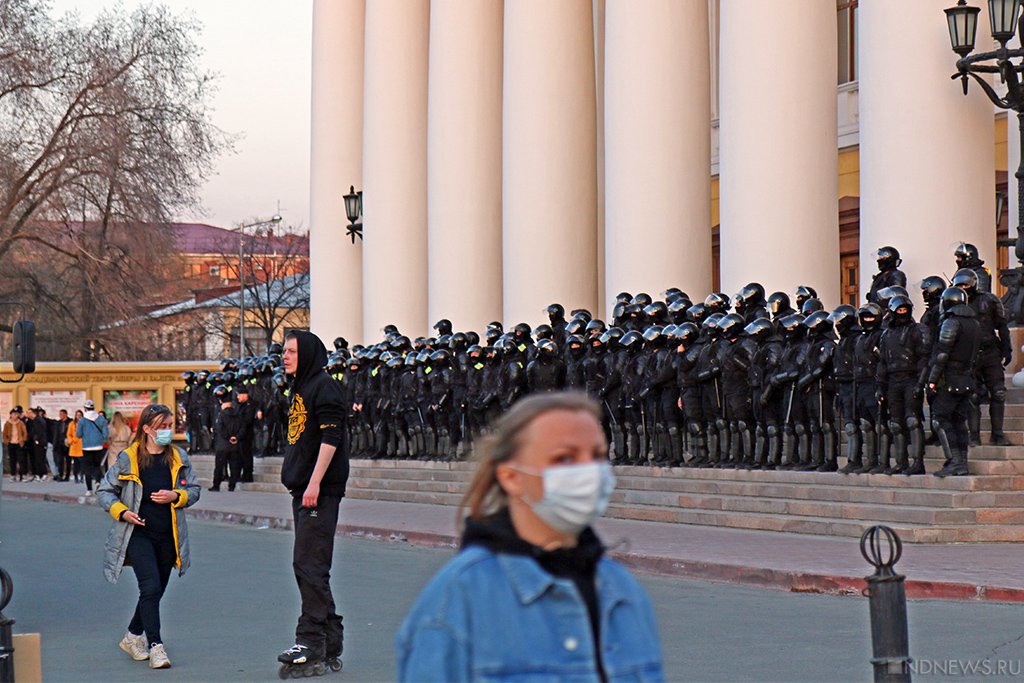 Новый День: Акция в поддержку Навального в Челябинске: протестующие и силовики гуляли по городу 3,5 часа (ФОТОРЕПОРТАЖ)