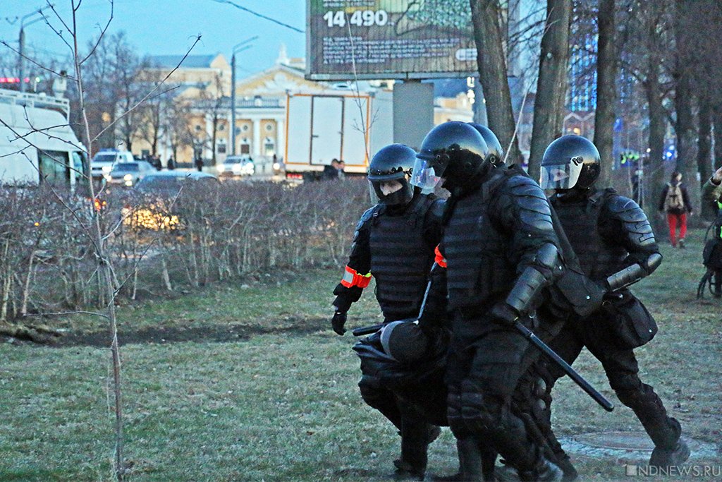 На несогласованных акциях протеста в Челябинской области задержали полтора десятка человек