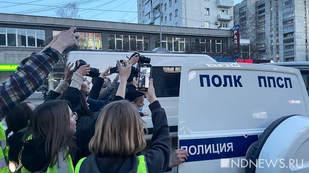 Новый День: В Екатеринбурге задержано не меньше 6 человек