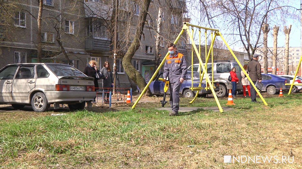 Новый День: В Екатеринбурге десятки детских площадок оказались в опасных зонах – качели и песочницы стоят на трубах, которые могут рвануть (ФОТО)