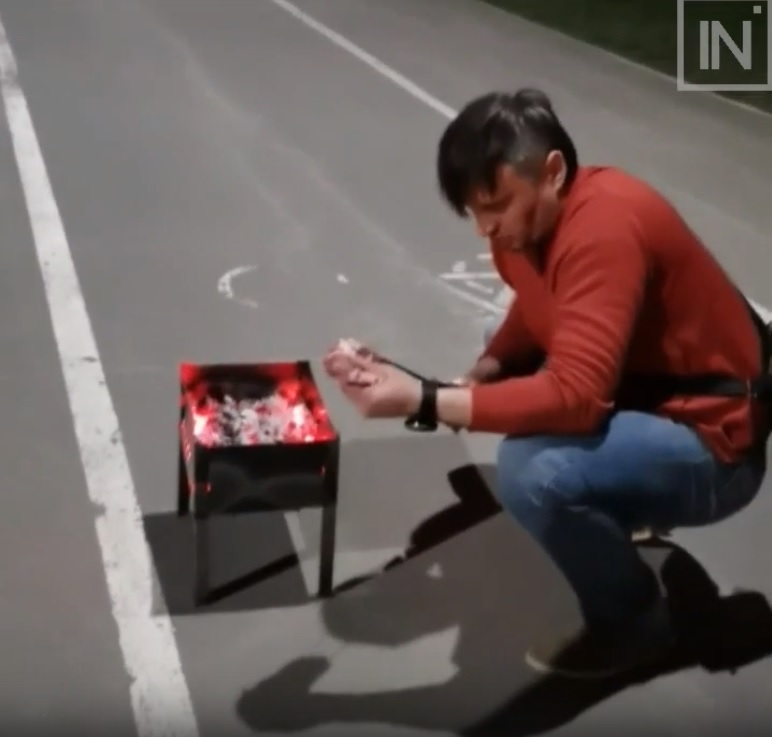 Новый День: МЧС оштрафует мужчину, который жарил шашлыки на детской площадке (ФОТО, ВИДЕО)