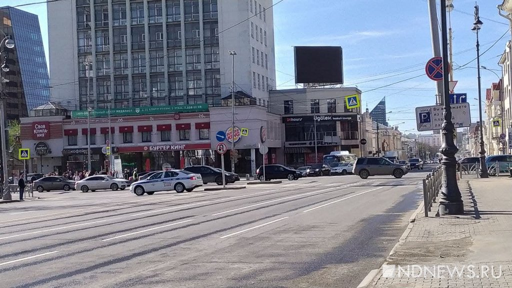 Новый День: Центр Екатеринбурга перекрыли из-за репетиции парада: копятся пробки (ФОТО)