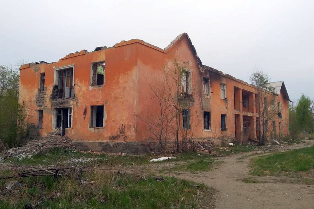 Новый День: Поселок призраков: в Троицке не могут избавиться от руин светлого прошлого (ФОТО)