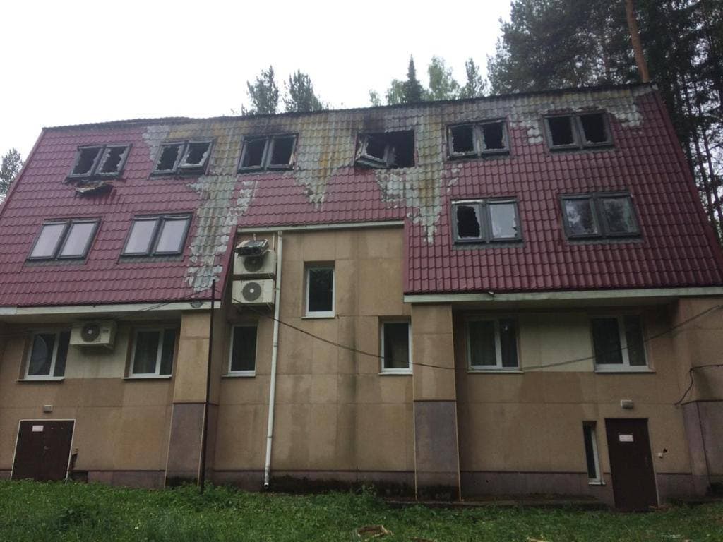 Новый День: На базе отдыха Таватуй под Екатеринбургом сгорела гостиница
