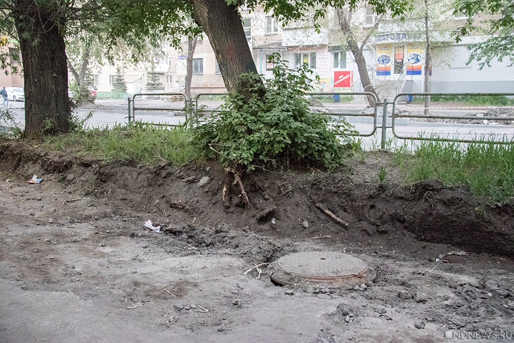 Новый День: Нацпроект Хождение по мукам: обитателей оживленной улицы в центре Челябинска оставили без тротуаров и вынуждают рисковать жизнью (ФОТОРЕПОРТАЖ)
