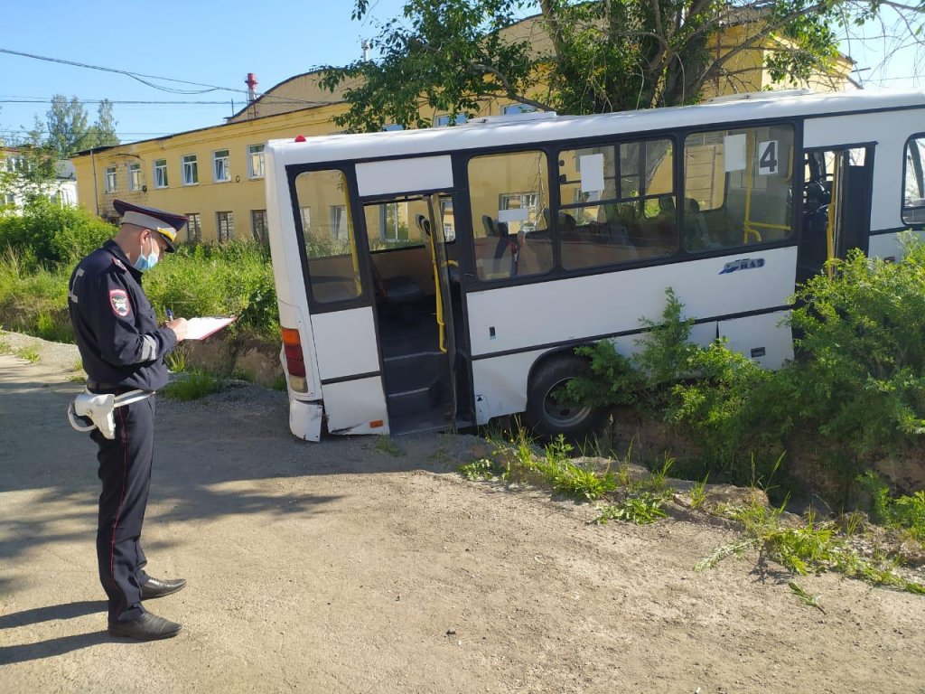 Новый День: Автобус маршрута №4 в Лесном месяц назад уже попадал в ДТП с пассажирами (ФОТО)