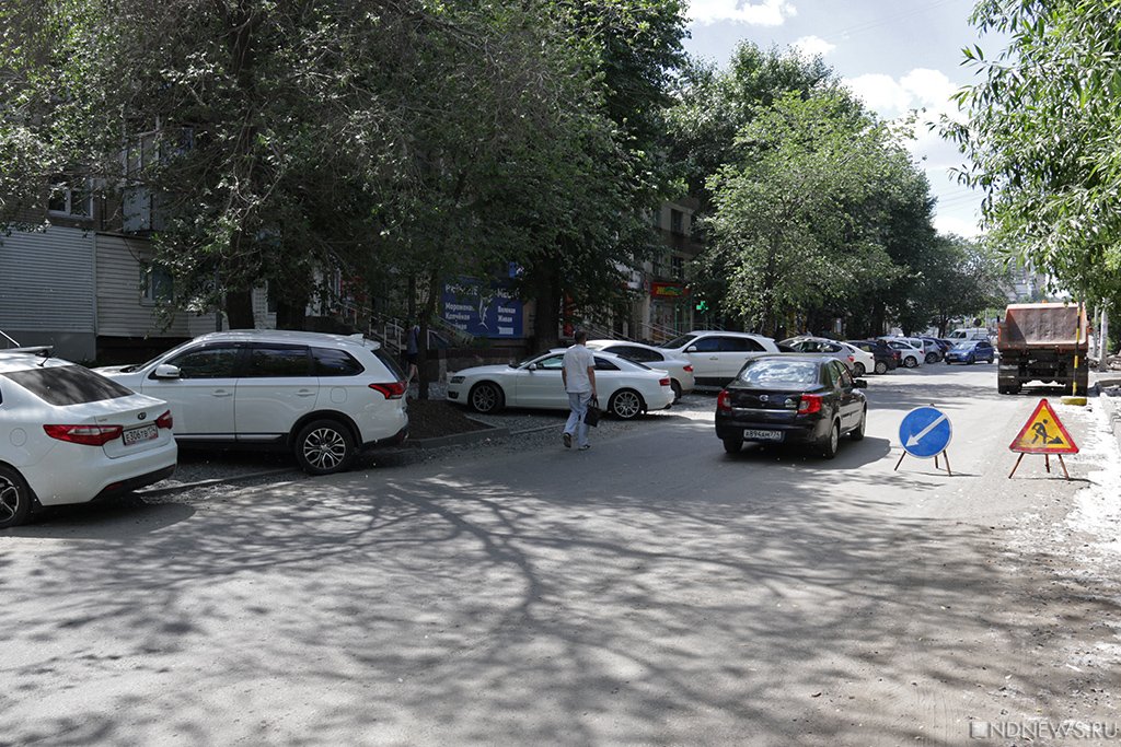 Новый День: Нацпроект Хождение по мукам: обитателей оживленной улицы в центре Челябинска оставили без тротуаров и вынуждают рисковать жизнью (ФОТОРЕПОРТАЖ)