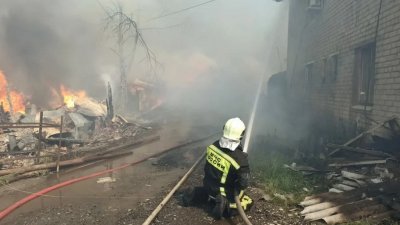 Жителей сгоревших домов на Аппаратной разместили в школе №24