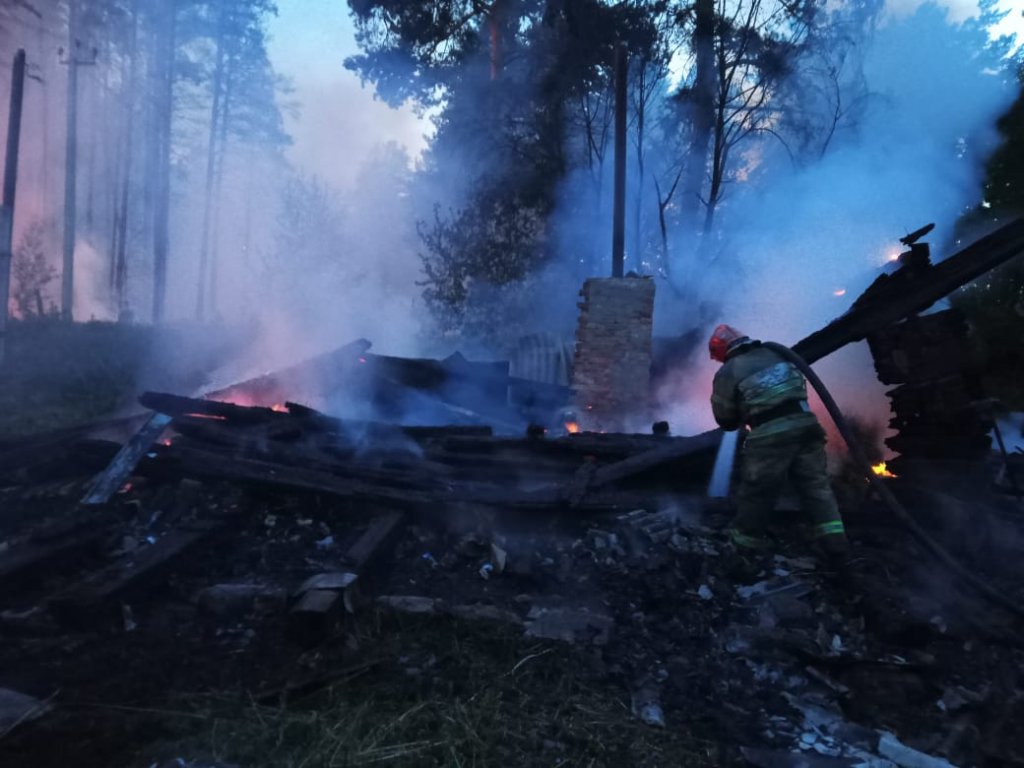 Новый День: В Белоярском районе всю ночь спасали поселок от пожара