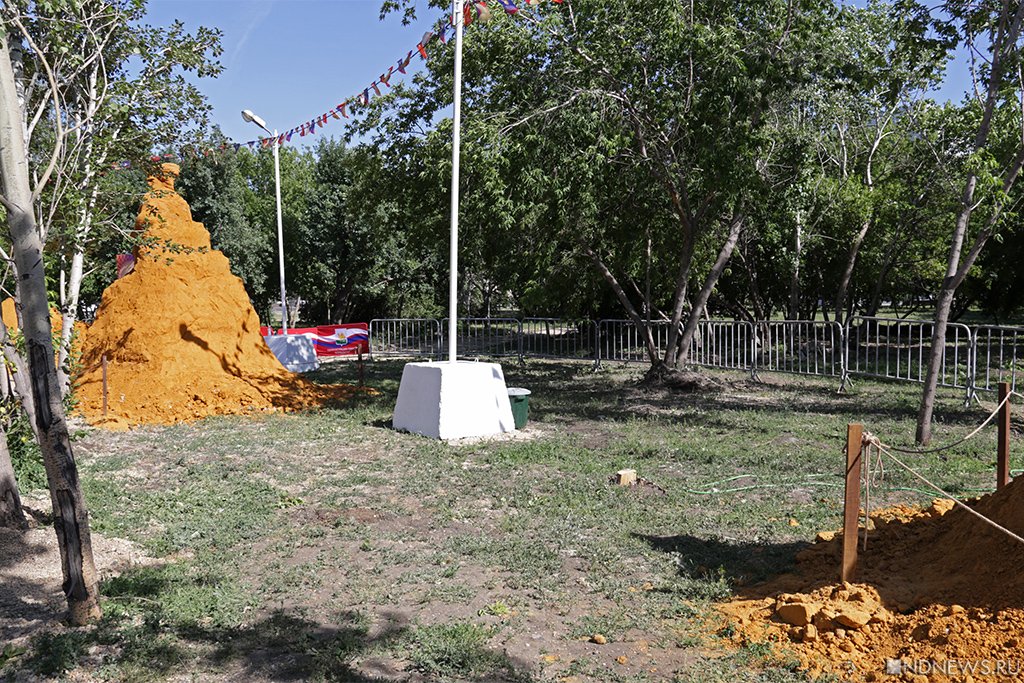 Новый День: Песок, вода и история: в Челябинске начался фестиваль песочных скульптур (ФОТОРЕПОРТАЖ)