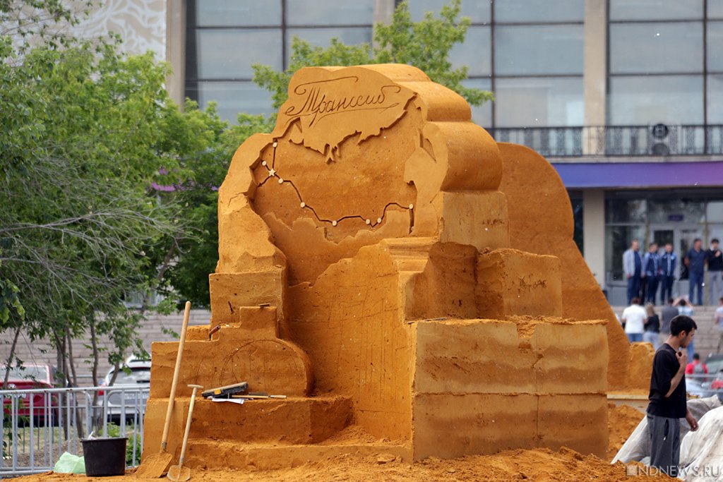Новый День: Песок, вода и история: в Челябинске начался фестиваль песочных скульптур (ФОТОРЕПОРТАЖ)