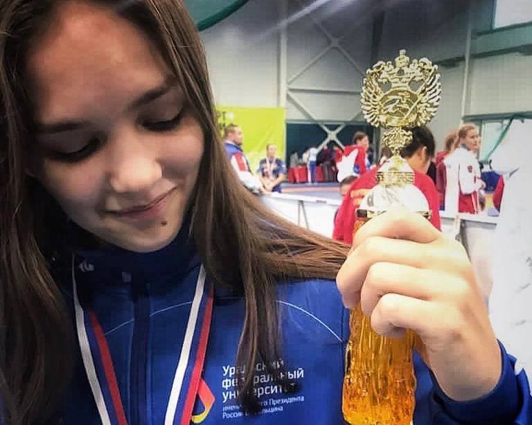 Новый День: Первокурсница УрФУ стала призеркой чемпионата Европы по вольной борьбе