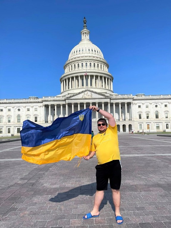 Новый День: Украинский депутат устроил протест возле Капитолия из-за сделки по Северному потоку-2