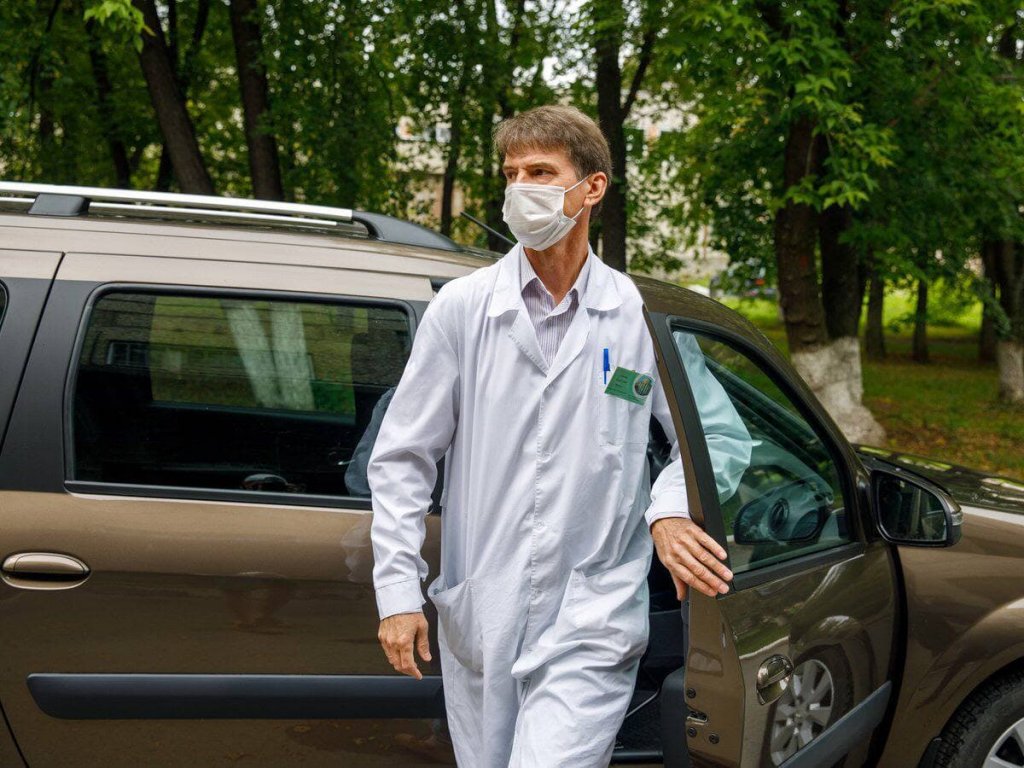 Новый День: Депутат подарил больнице автомобиль, чтобы врачи ездили на вызовы (ФОТО)