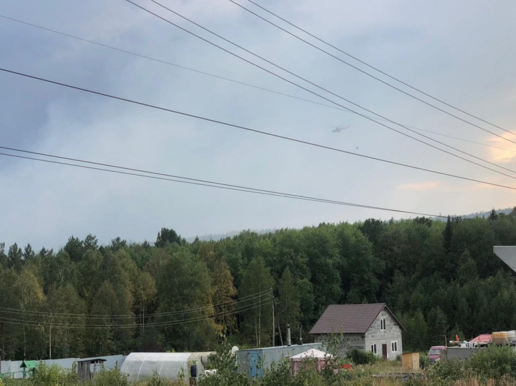 Новый День: Пожар на Волчихе тушат вертолет МЧС и пожарный поезд (ФОТО)