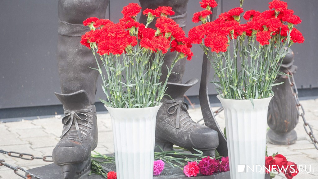 Новый День: В Екатеринбурге почтили память погибших хоккеистов Локомотива – 10 лет трагедии