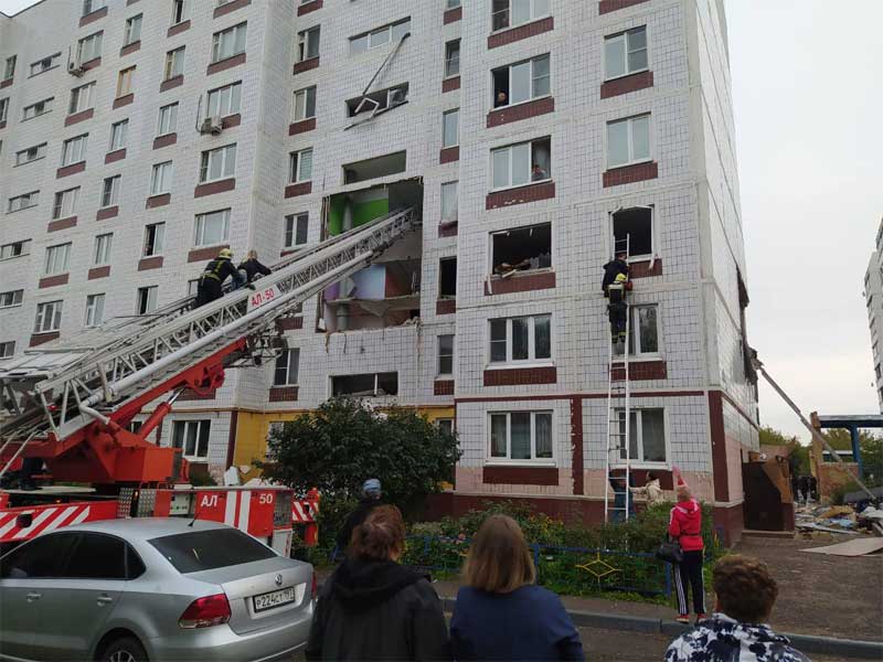 Новый День: При взрыве в девятиэтажке в Ногинске разрушено несколько этажей, спасены три человека (ФОТО)