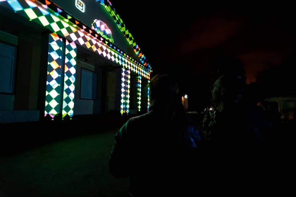 Новый День: В Среднеуральске устроили лазерное шоу, чтобы заставить власти починить городскую баню (ФОТО)