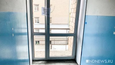 В Красноярске ребенок выпал из окна шестого этажа и выжил