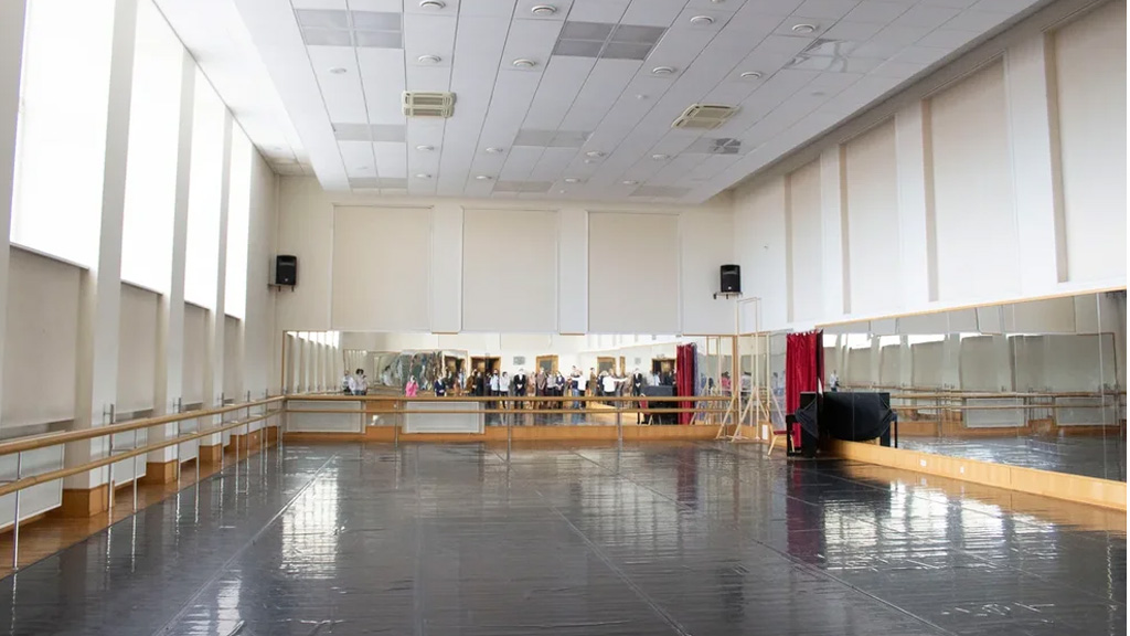 Новый День: Провинциальные танцы могут въехать в здание первого екатеринбургского театра (ФОТО)
