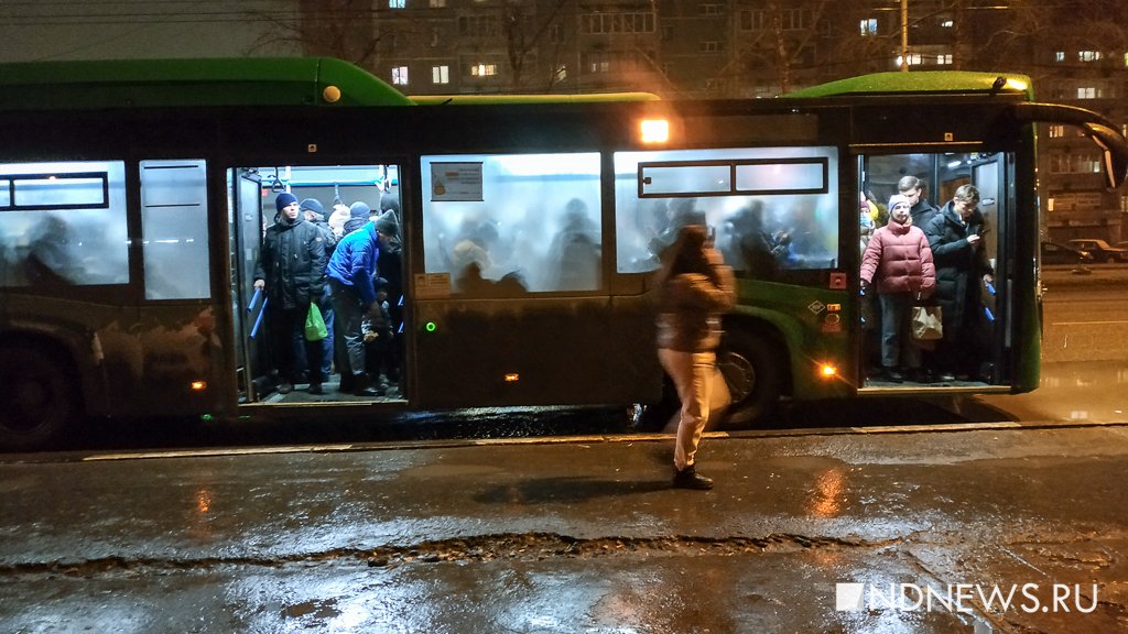 Новый День: Люди как сельди в бочке: екатеринбуржцы жалуются на переполненный общественный транспорт (ФОТО)