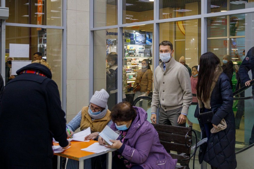 Новый День: Жителям Екатеринбурга предлагают вакцинацию во дворах (ФОТО)