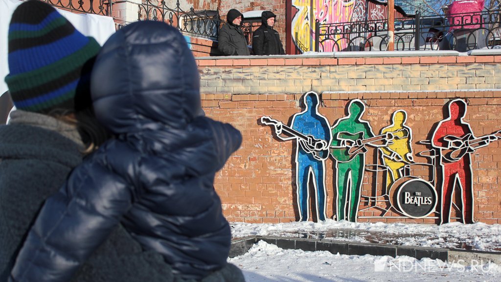 Новый День: Художник из Великобритании нарисовал ко дню рождения Екатеринбурга десятиметровое граффити The Beatles (ФОТО)