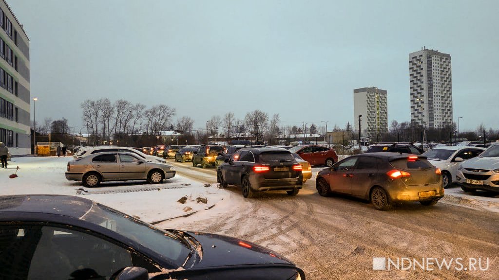 Новый День: Из-за ДТП на выезде с Широкой Речки образовались огромные пробки (ФОТО)