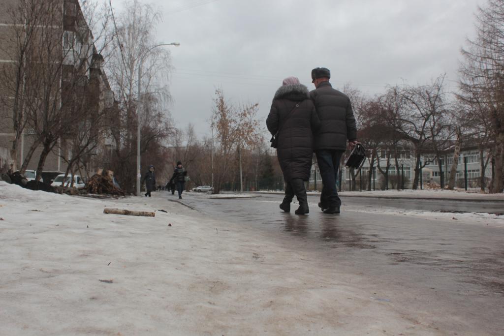 Новый День: Жители Екатеринбурга продолжают жаловаться на гололед